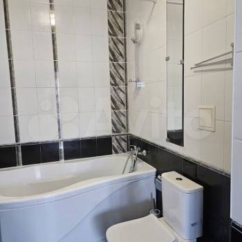 Сдается 1-комнатная квартира, 64 м²