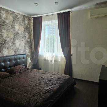 Сдается 1-комнатная квартира, 64 м²