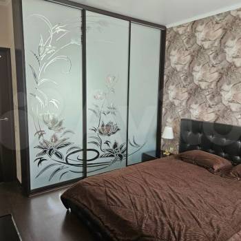 Сдается 1-комнатная квартира, 64 м²