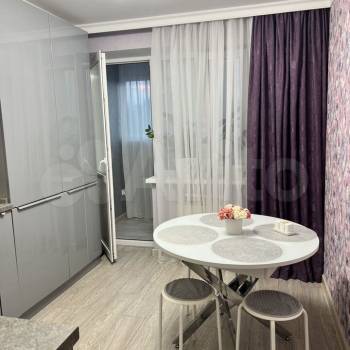 Продается 1-комнатная квартира, 37 м²
