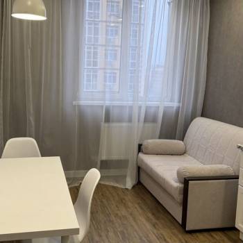 Сдается 1-комнатная квартира, 42 м²