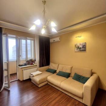 Продается 1-комнатная квартира, 50 м²