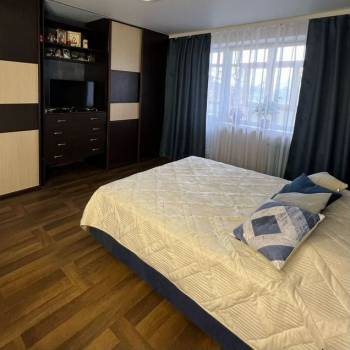 Продается Многокомнатная квартира, 100 м²