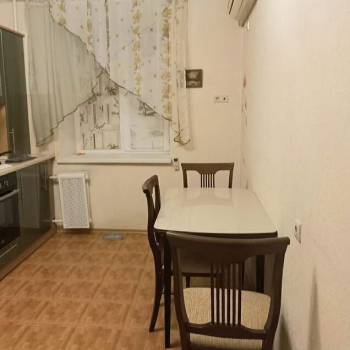 Сдается 1-комнатная квартира, 40 м²