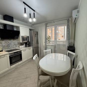 Продается 2-х комнатная квартира, 77 м²