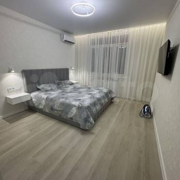 Продается 1-комнатная квартира, 42 м²