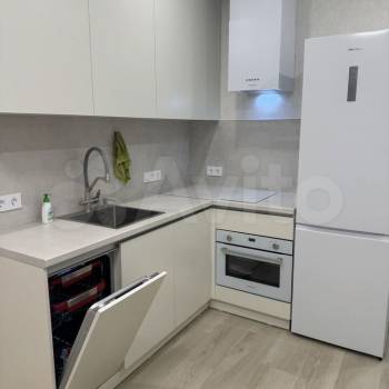 Продается 1-комнатная квартира, 42 м²