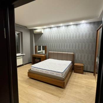 Продается 1-комнатная квартира, 53,7 м²