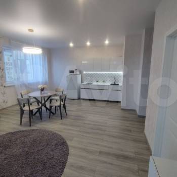 Сдается 1-комнатная квартира, 63 м²