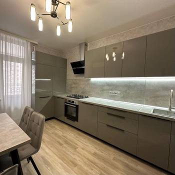 Сдается 1-комнатная квартира, 65 м²