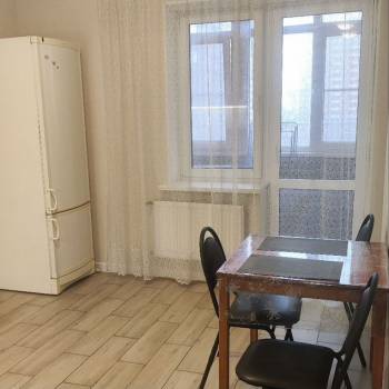 Сдается 1-комнатная квартира, 38 м²
