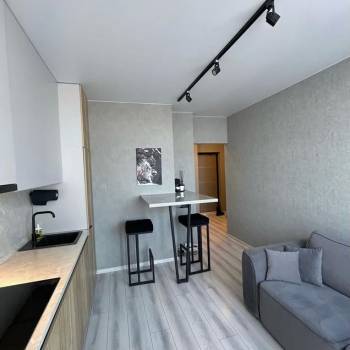 Продается 1-комнатная квартира, 42 м²
