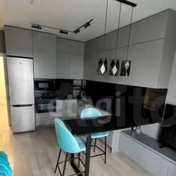 Продается Многокомнатная квартира, 77 м²