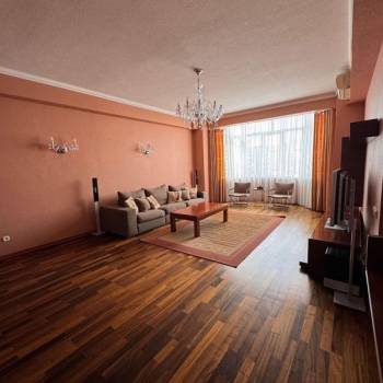 Продается 2-х комнатная квартира, 82 м²
