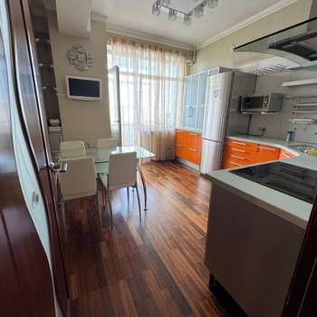 Продается 2-х комнатная квартира, 82 м²