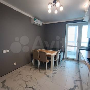 Сдается 1-комнатная квартира, 42 м²