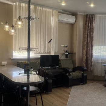 Сдается 1-комнатная квартира, 42 м²