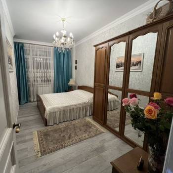 Продается 1-комнатная квартира, 53 м²