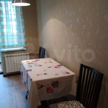 Сдается 1-комнатная квартира, 49 м²