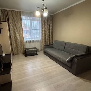 Сдается 1-комнатная квартира, 42 м²