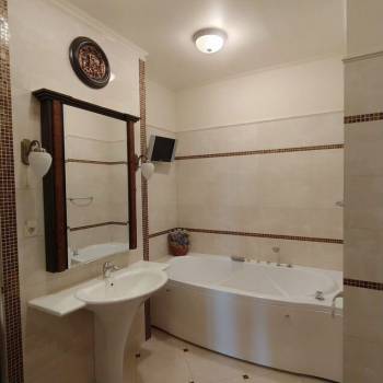 Сдается 2-х комнатная квартира, 120 м²