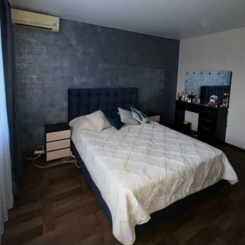 Продается Многокомнатная квартира, 100 м²