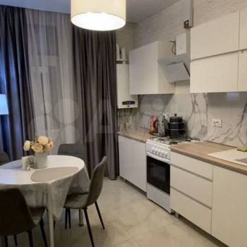 Сдается 1-комнатная квартира, 42 м²