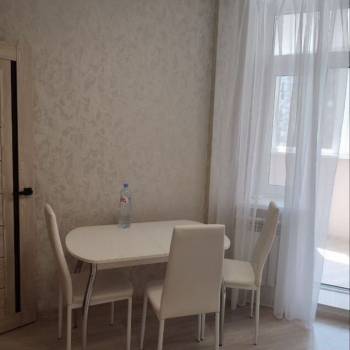 Сдается 1-комнатная квартира, 42 м²