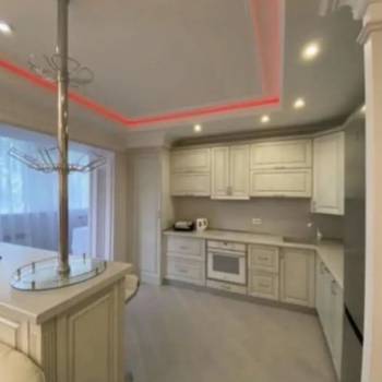 Продается 1-комнатная квартира, 56 м²