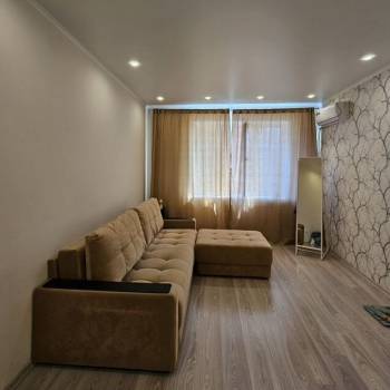 Продается 1-комнатная квартира, 43 м²