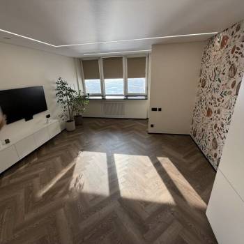 Продается Многокомнатная квартира, 100 м²