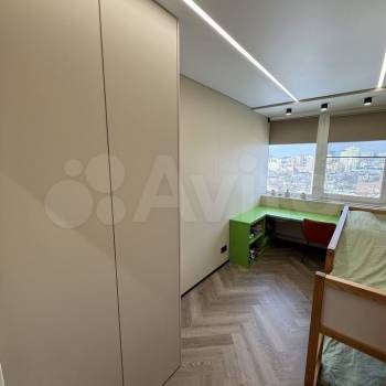 Продается Многокомнатная квартира, 100 м²