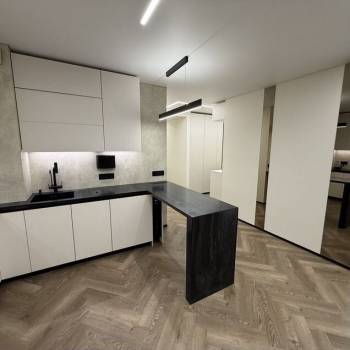 Продается Многокомнатная квартира, 100 м²