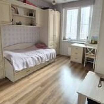Продается Многокомнатная квартира, 100 м²