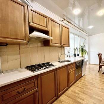 Сдается 2-х комнатная квартира, 107 м²