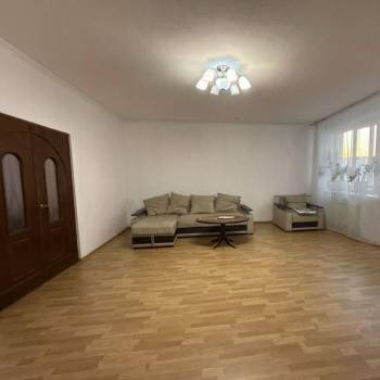 Сдается 2-х комнатная квартира, 107 м²