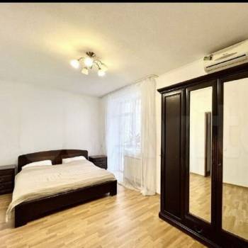 Сдается 2-х комнатная квартира, 107 м²