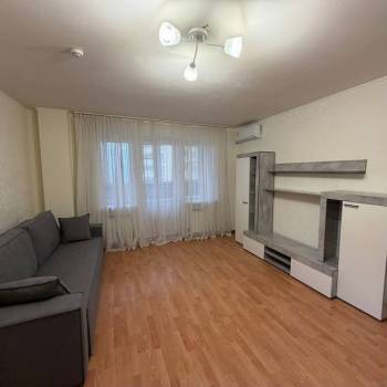 Продается 1-комнатная квартира, 43 м²