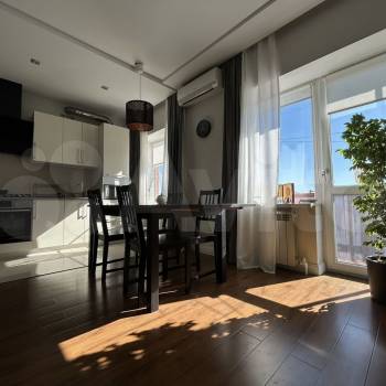 Продается 1-комнатная квартира, 54 м²