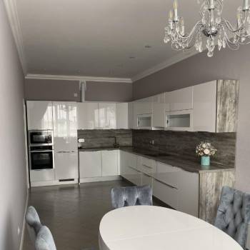 Сдается 2-х комнатная квартира, 90 м²