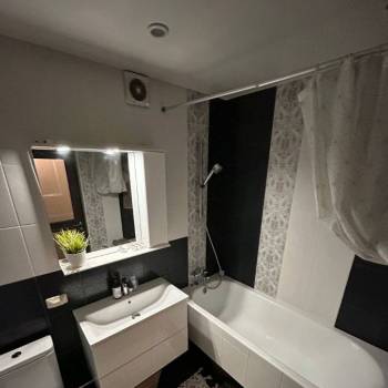 Продается 1-комнатная квартира, 37 м²