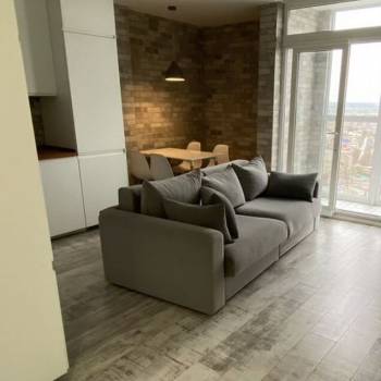 Продается 1-комнатная квартира, 72 м²