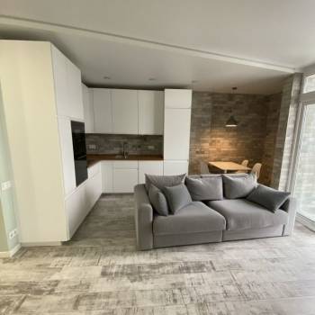 Продается 1-комнатная квартира, 72 м²