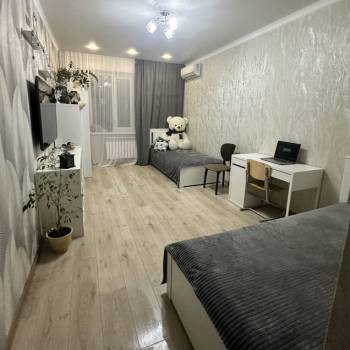 Продается 1-комнатная квартира, 42 м²