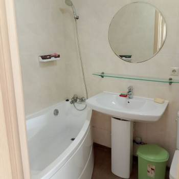 Продается 1-комнатная квартира, 42 м²