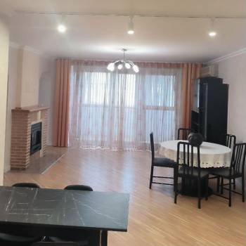 Продается Многокомнатная квартира, 140 м²