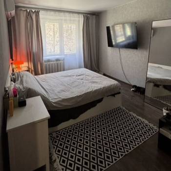 Продается 1-комнатная квартира, 32 м²