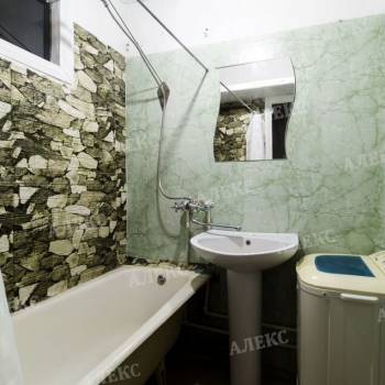 Продается Многокомнатная квартира, 76 м²