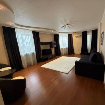 Сдается 2-х комнатная квартира, 100 м²