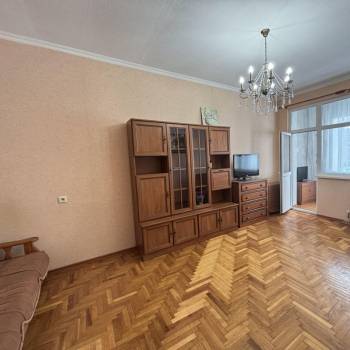 Продается 1-комнатная квартира, 42 м²